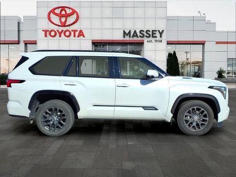 Used 2023 Toyota Sequoia Platinum image 2