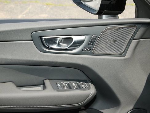 New 2026 Volvo XC60 T8 Ultra w/ Climate Package AWD/4WD image 8