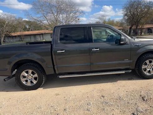 Used 2017 Ford F150 XLT w/ Equipment Group 301A Mid image 9