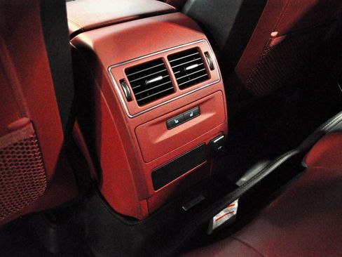 Used 2022 Jaguar F-PACE SVR image 39