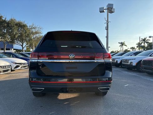 Used 2024 Volkswagen Atlas SE image 4