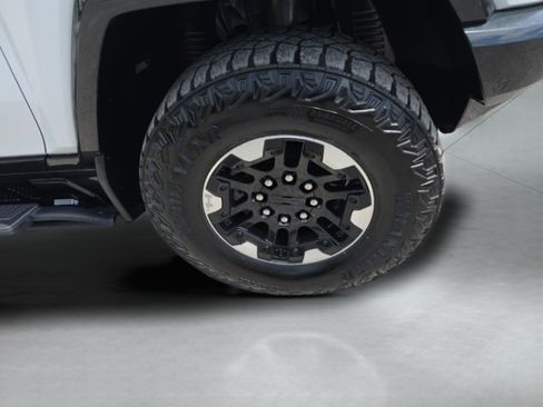 Used 2024 GMC Hummer EV 2X w/ Extreme Off-Road Package AWD/4WD image 17