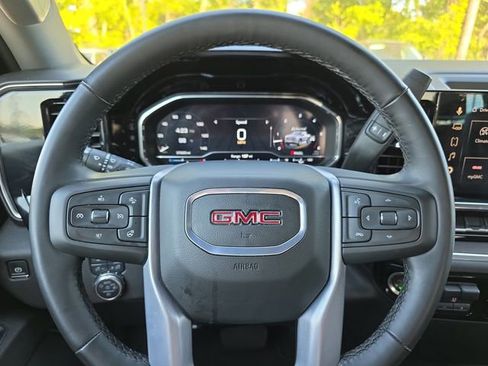 Used 2025 GMC Sierra 1500 SLT AWD/4WD image 18