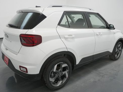 New 2025 Hyundai Venue SEL image 18