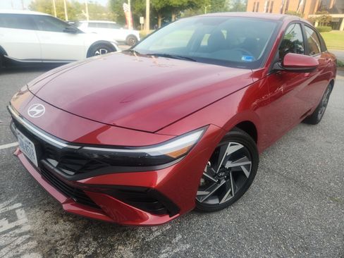 Used 2025 Hyundai Elantra SEL FWD image 1