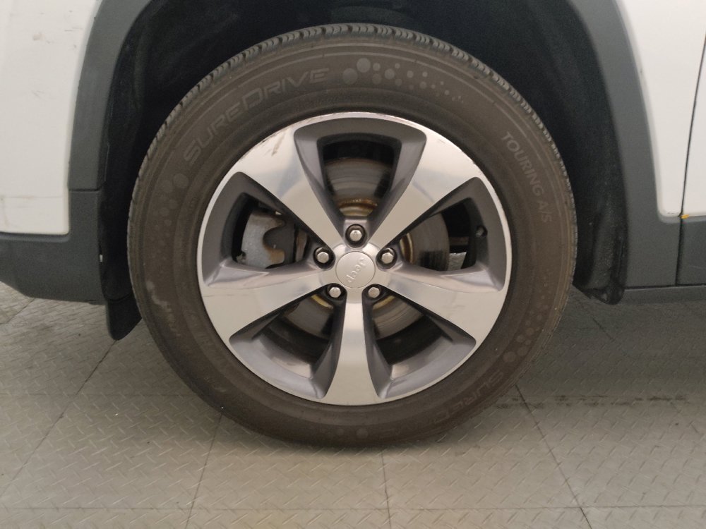 Used 2019 Jeep Cherokee Limited AWD/4WD image 31