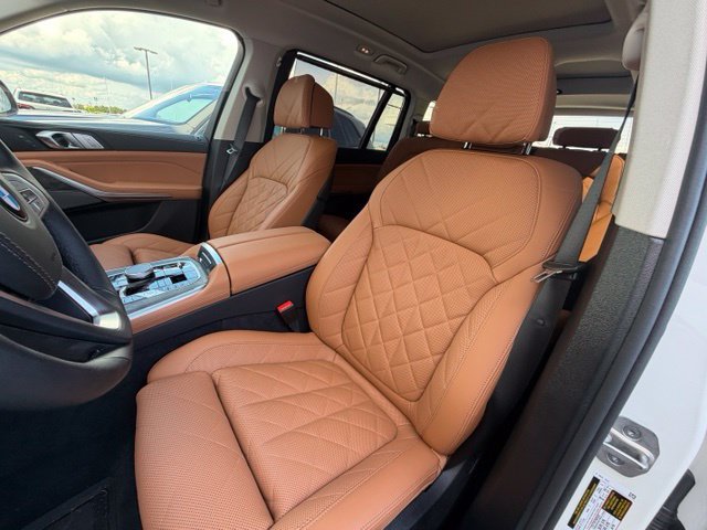 Used 2026 BMW X7 xDrive40i w/ Premium Package AWD/4WD image 16