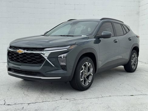 New 2025 Chevrolet Trax LT w/ Driver Confidence Package image 8