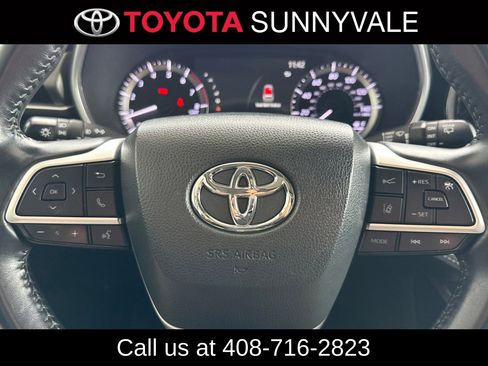 Used 2023 Toyota Highlander XLE FWD image 28