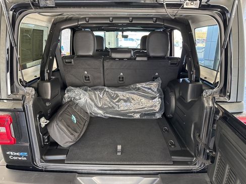 Used 2022 Jeep Wrangler Unlimited Sahara w/ Cold Weather Group image 10