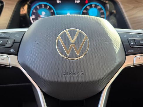 Used 2024 Volkswagen Atlas SE image 31