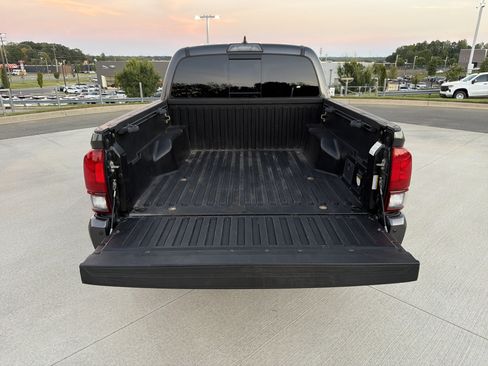 Used 2019 Toyota Tacoma TRD Sport w/ Technology Package RWD image 31
