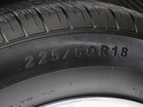 Used 2017 Buick Envision Essence image 37