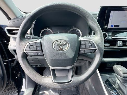 Used 2023 Toyota Highlander L AWD/4WD image 11