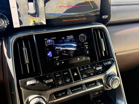 Used 2023 Lexus LX 600 4WD w/ Luxury Package image 28