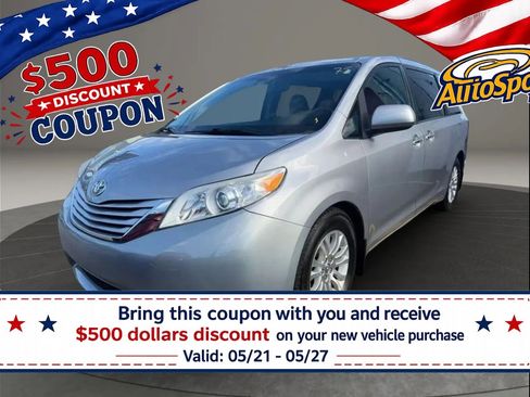 Used 2017 Toyota Sienna FWD image 1