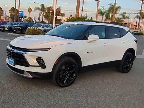 Used 2024 Chevrolet Blazer LT w/ Convenience Package FWD image 4