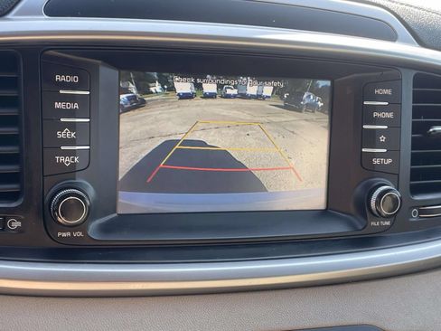 Used 2020 Kia Sorento S FWD image 21