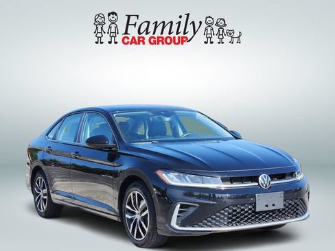Used 2025 Volkswagen Jetta SE FWD image 2