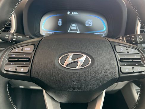 Certified 2025 Hyundai Venue SEL image 30