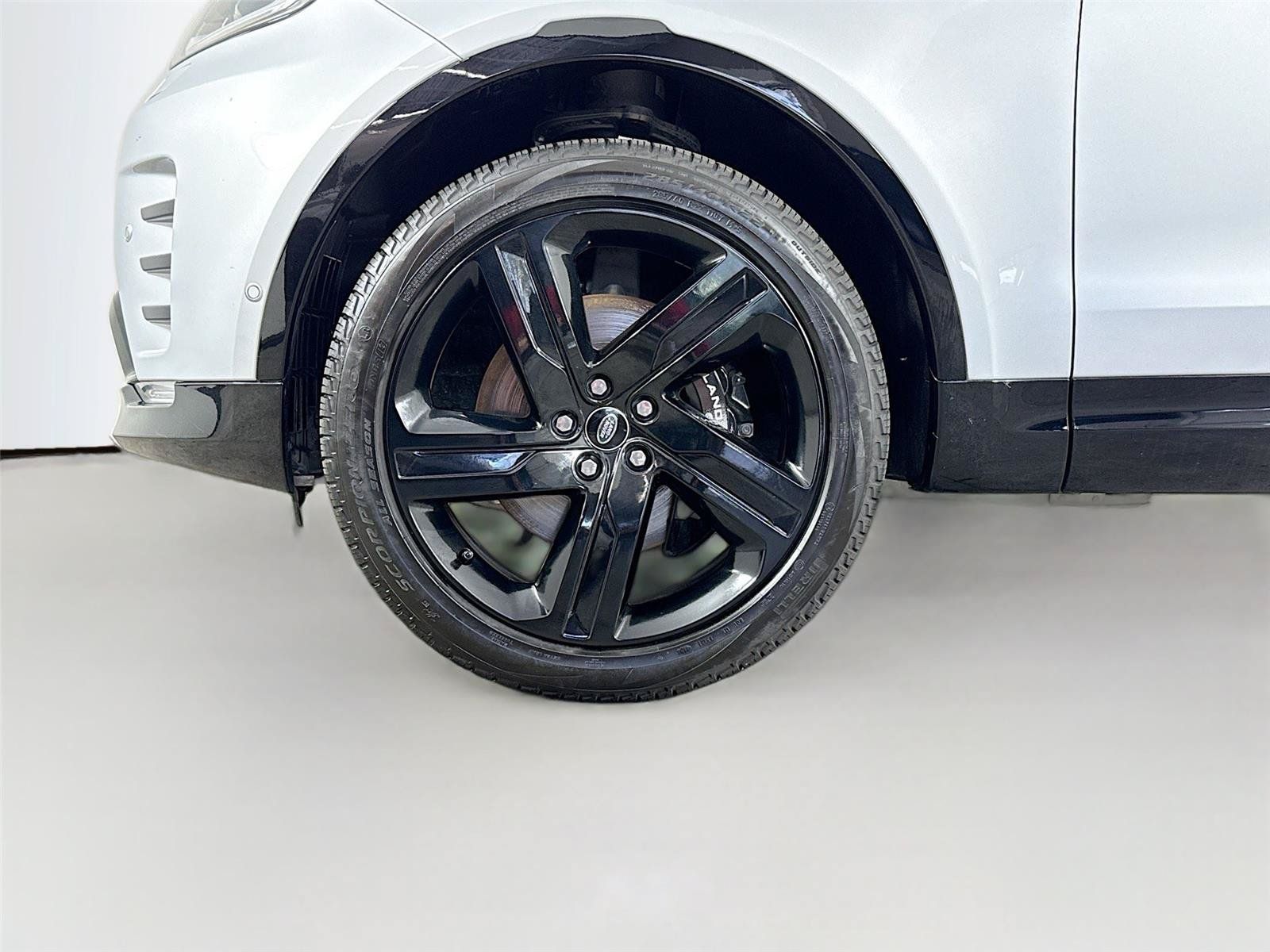 Used 2023 Land Rover Discovery Metropolitan Edition AWD/4WD image 35