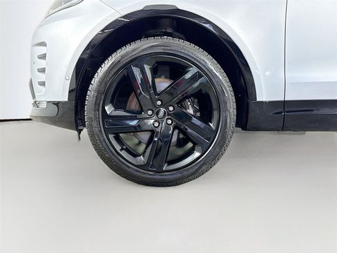 Used 2023 Land Rover Discovery Metropolitan Edition AWD/4WD image 35
