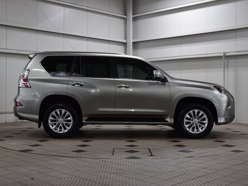 Used 2022 Lexus GX 460 Premium w/ Premium Package AWD/4WD image 9