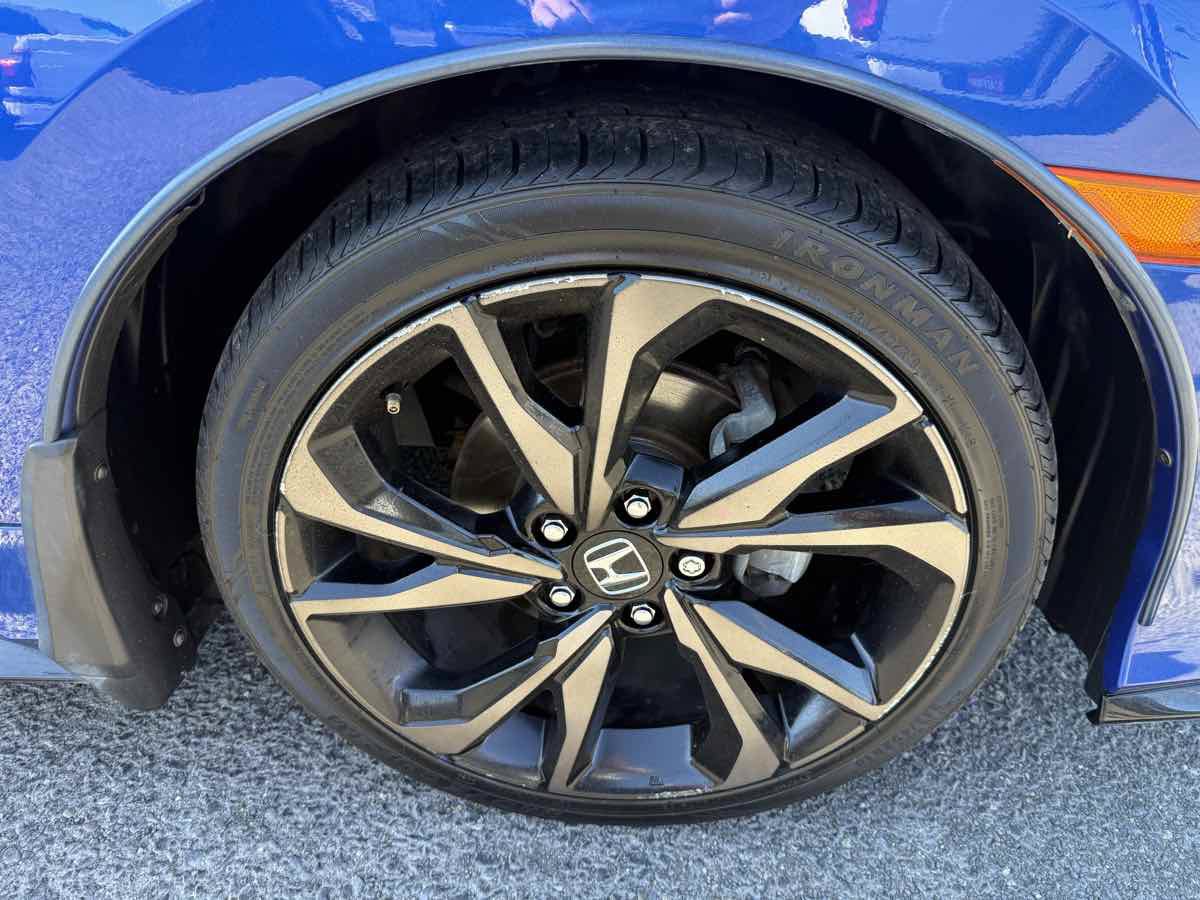 Used 2019 Honda Civic Sport Touring image 7