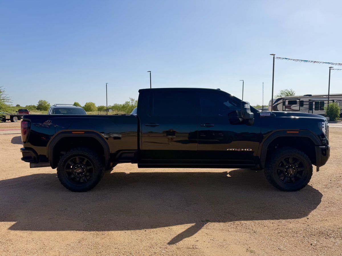 Used 2024 GMC Sierra 2500 AT4 w/ AT4 Premium Plus Package AWD/4WD image 7