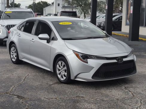 Used 2022 Toyota Corolla LE FWD image 3