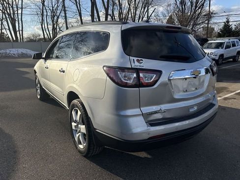 Used 2017 Chevrolet Traverse LT w/ Style and Technology Package image 5