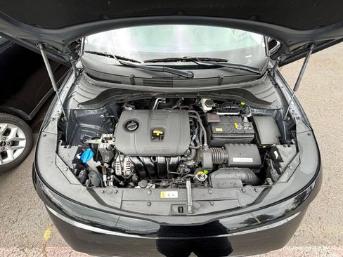Used 2025 Kia Soul LX w/ LX Technology Package FWD image 30