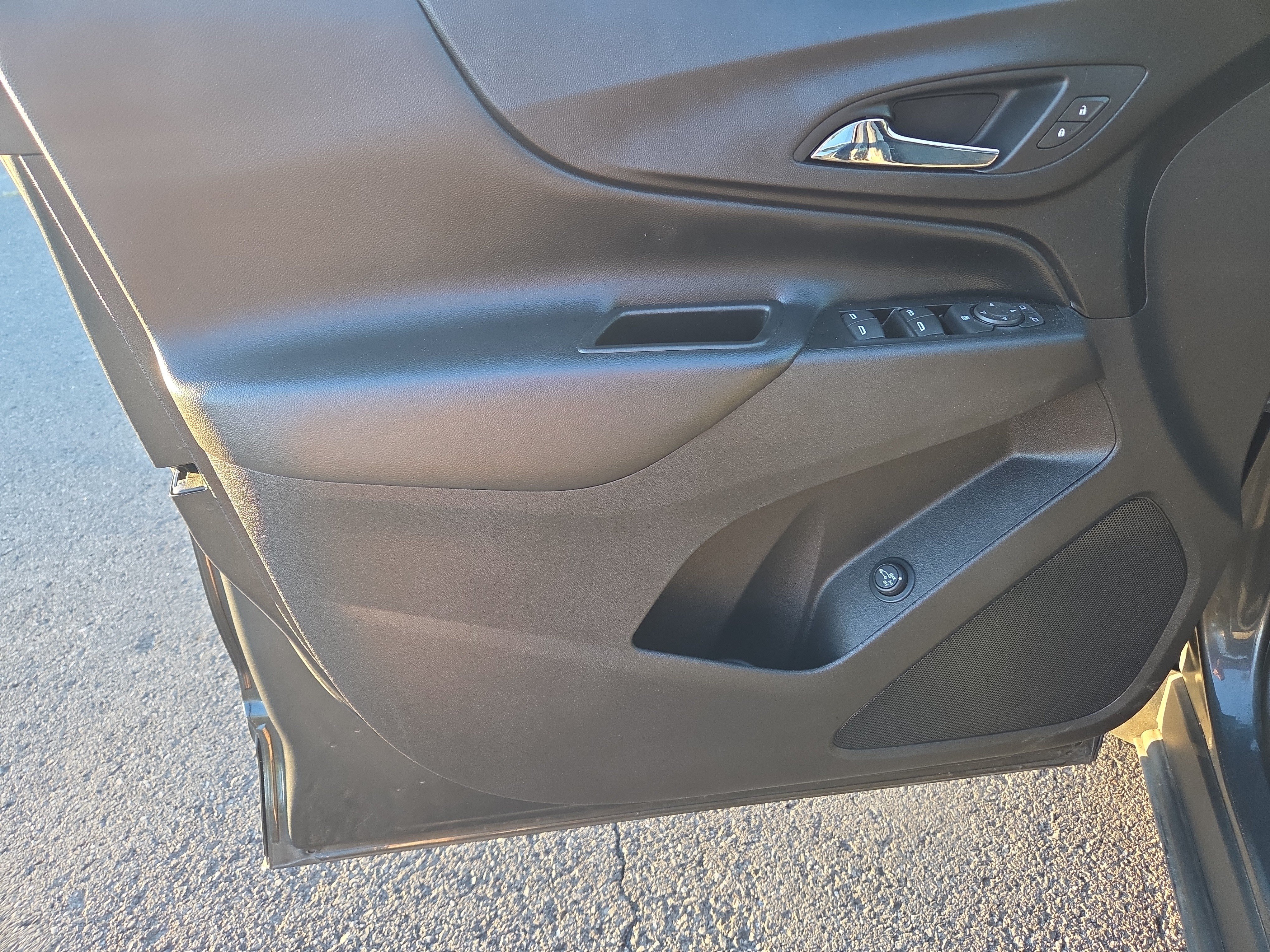 Used 2020 Chevrolet Equinox LT AWD/4WD image 15