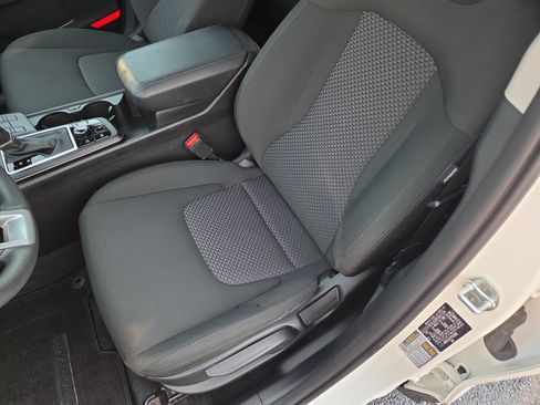 Used 2023 Kia Sportage LX AWD/4WD image 14