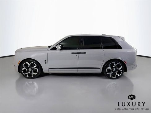 Used 2025 Rolls-Royce Cullinan Black Badge AWD/4WD image 9