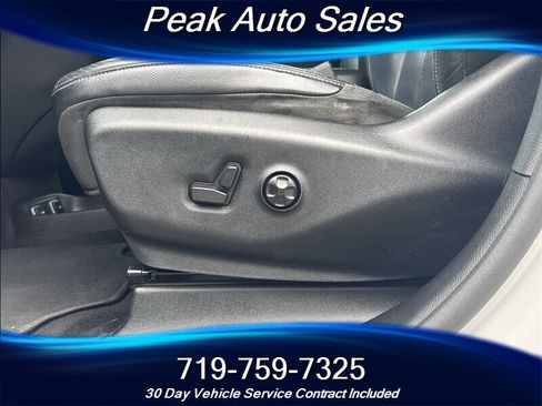Used 2018 Chrysler Pacifica Touring-L w/ Premium Audio Group FWD image 12