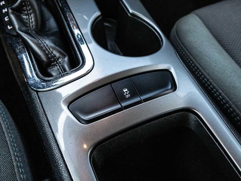 Used 2017 Chevrolet Cruze LT image 20