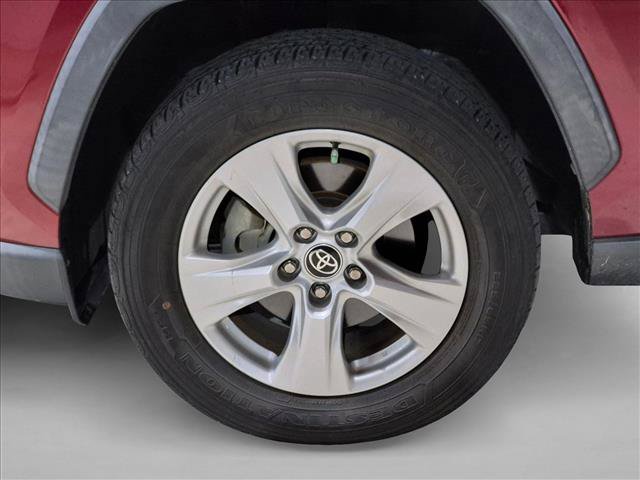 Used 2021 Toyota RAV4 XLE w/ Convenience Package FWD image 9