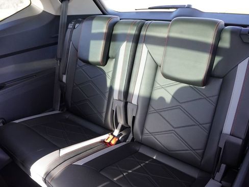 Used 2024 Volkswagen Atlas Peak Edition SEL AWD/4WD image 19
