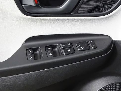 Used 2023 Hyundai Kona SEL image 17