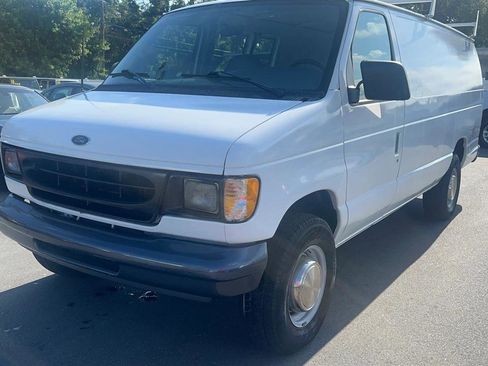 Used 2001 Ford E-250 and Econoline 250 Extended RWD image 2