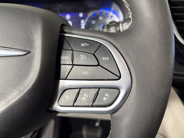 Used 2023 Chrysler Pacifica Limited AWD/4WD image 22