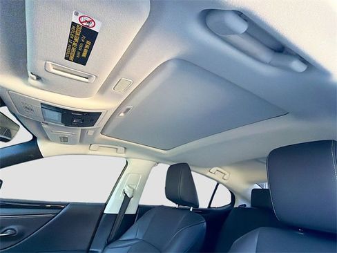 Used 2019 Lexus ES 300h image 26