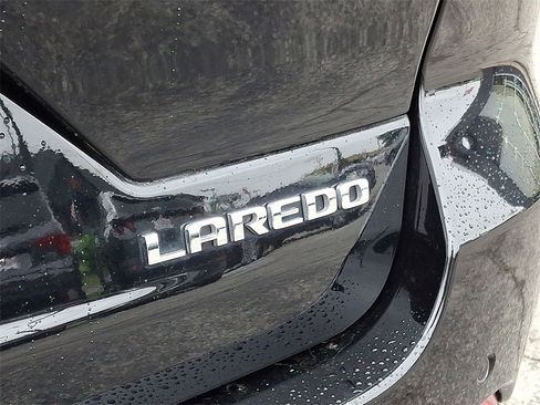 Used 2023 Jeep Grand Cherokee Laredo image 29