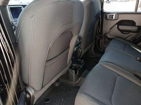Used 2023 Jeep Gladiator Sport AWD/4WD image 25