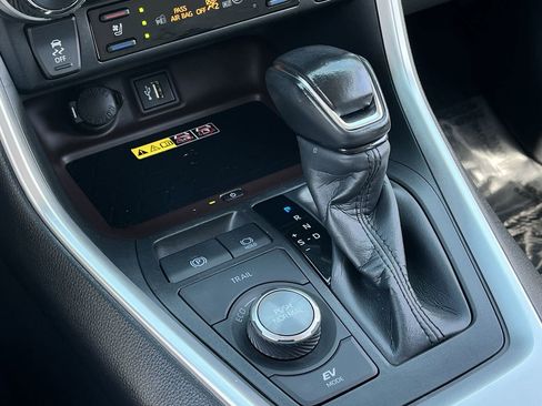 Used 2024 Toyota RAV4 Limited w/ Advanced Technology Package image 17