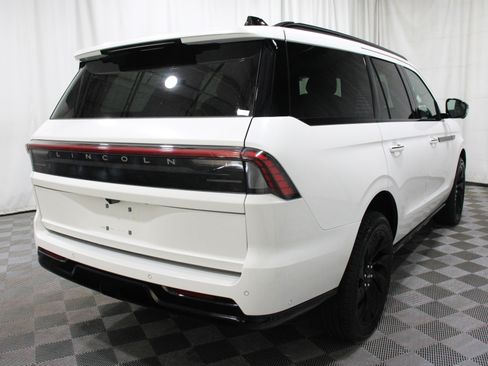 Used 2025 Lincoln Navigator Reserve w/ Jet Appearance Package AWD/4WD image 36