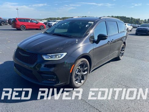 New 2026 Chrysler Pacifica Select w/ S Appearance Package image 1