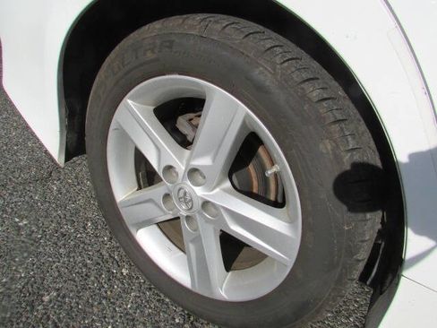 Used 2014 Toyota Camry SE image 11