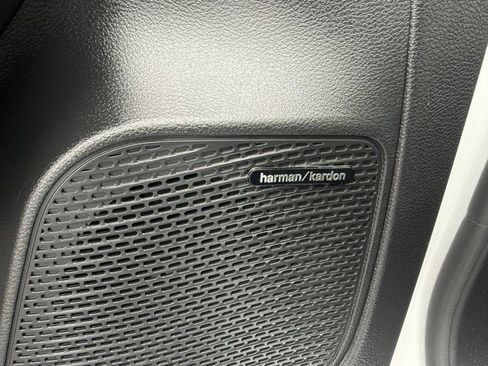 Used 2025 Chrysler Pacifica Select FWD image 12